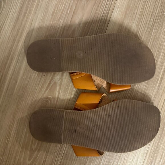 Universal Thread Crisscross Slides (Tan/Orange) – Size 9 - Picture 4 of 4